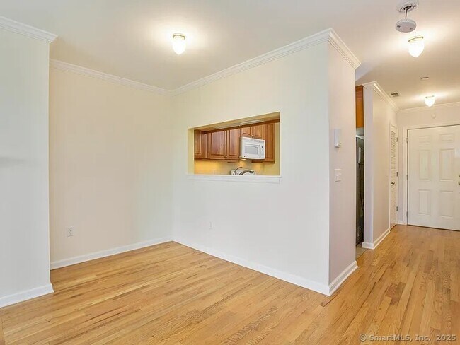 Foto del edificio - 51 Forest Ave