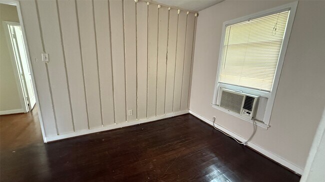 Foto del edificio - 4402 Roseland St