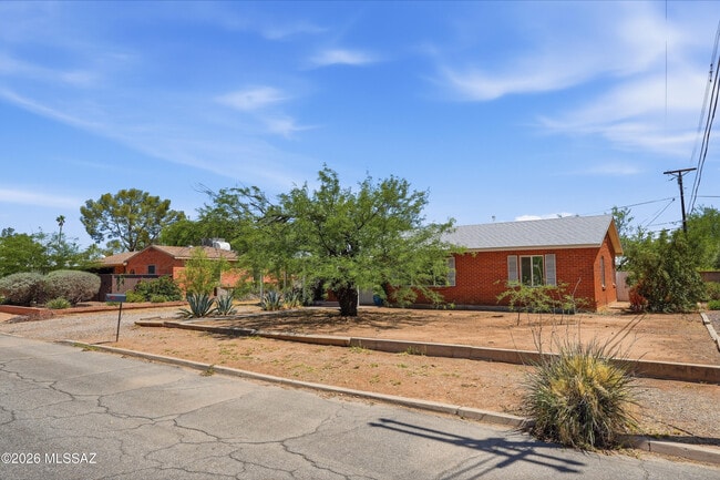 Building Photo - 4026 E Alhambra Pl
