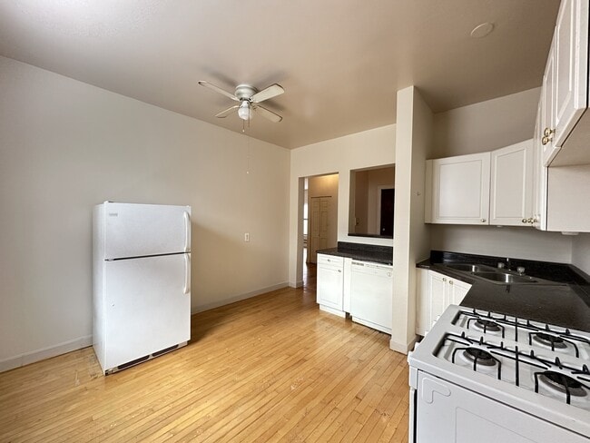 Building Photo - 1322 Oak Ave