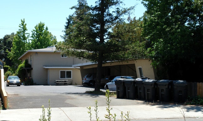Building Photo - 2106 1st St