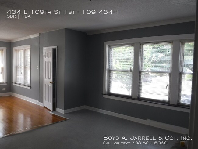 Building Photo - Pullman: Studio, $525.00, owner pays heat