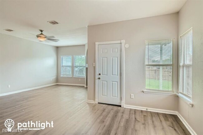 Foto del edificio - 4 br, 2 bath House - 2763 North Hampton Dr...
