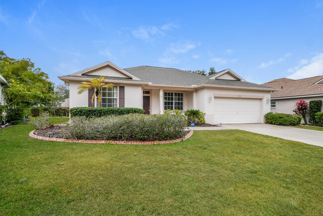 Building Photo - 4-Bedroom with Screened Patio