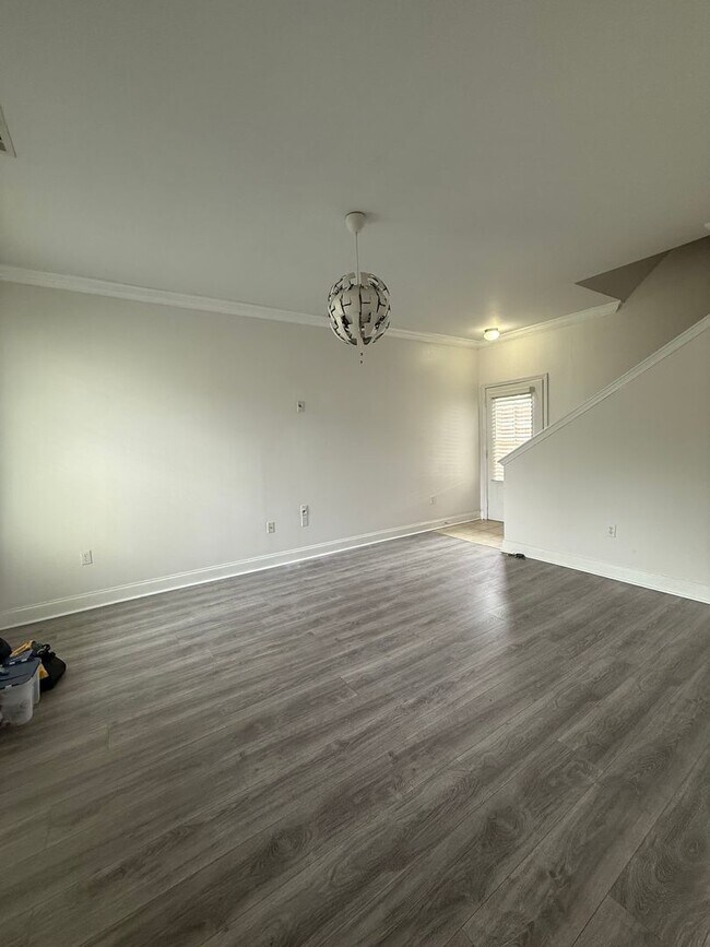 Foto del edificio - STUNNING VIEWS! AVAILABLE NOW!