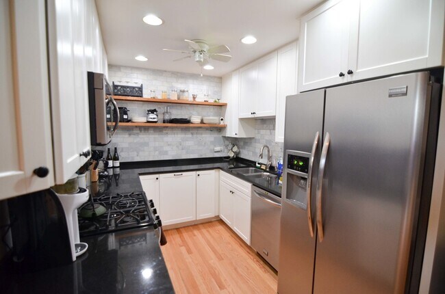 Building Photo - 1351 W Webster Ave