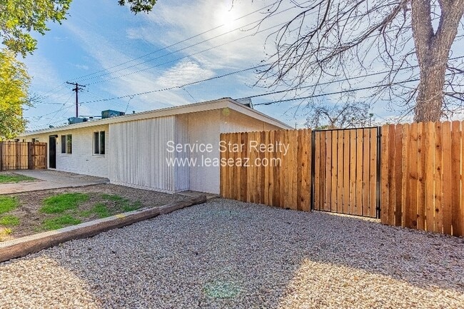 Building Photo - 4142 N 9th Ave