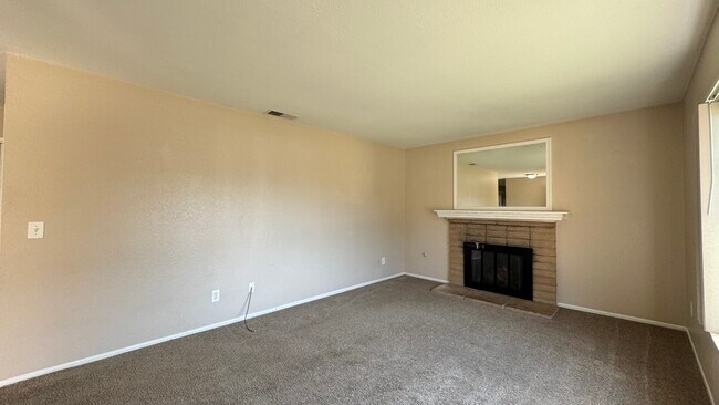 Building Photo - 912 Judson St