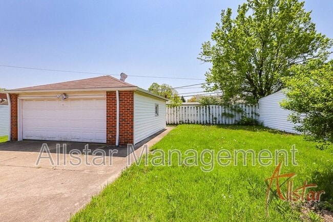 Building Photo - 9113 Outlook Dr