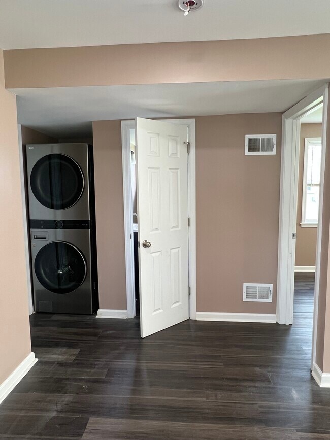 Foto del edificio - 5303 Woodland Rd