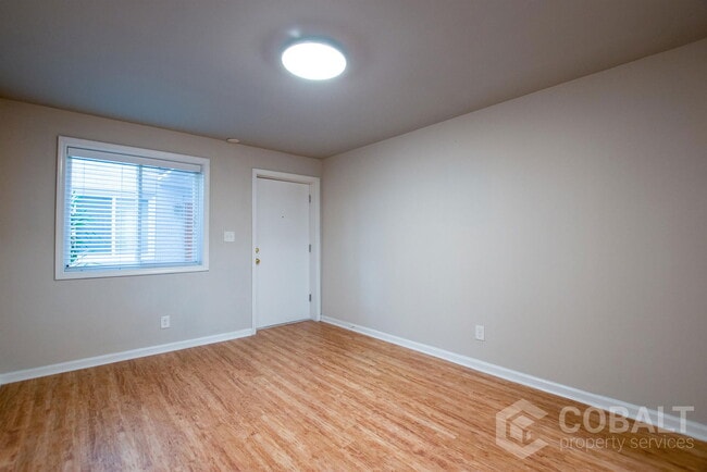 Building Photo - 271 Glen Iris Dr NE