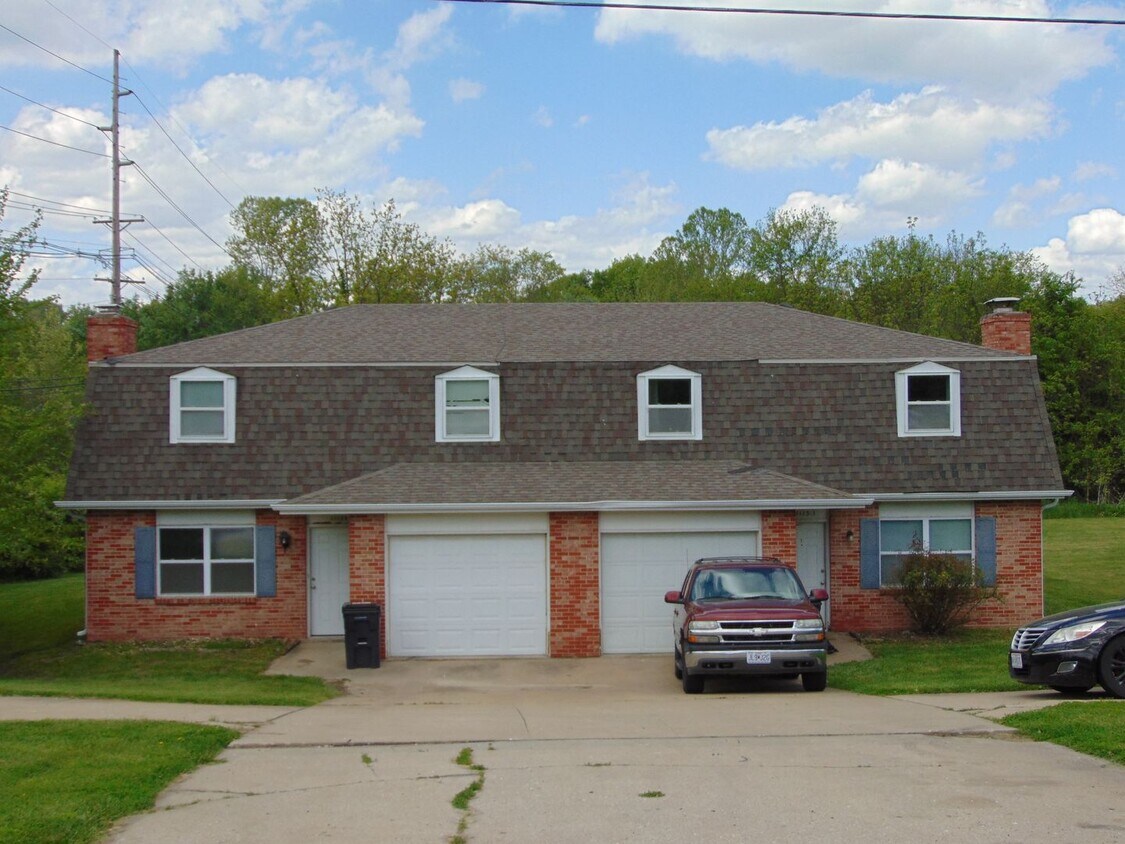Primary Photo - Nice 3 Bed 1.5 Bath Duplex SW Columbia!