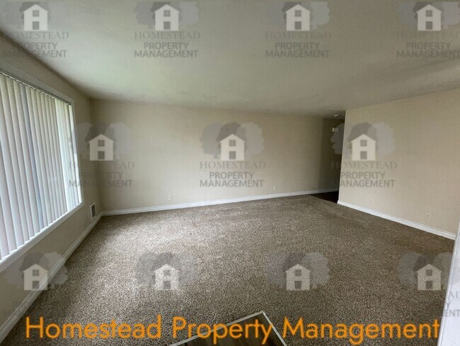 Building Photo - 1926-1928-1928 McCoy Ave NE