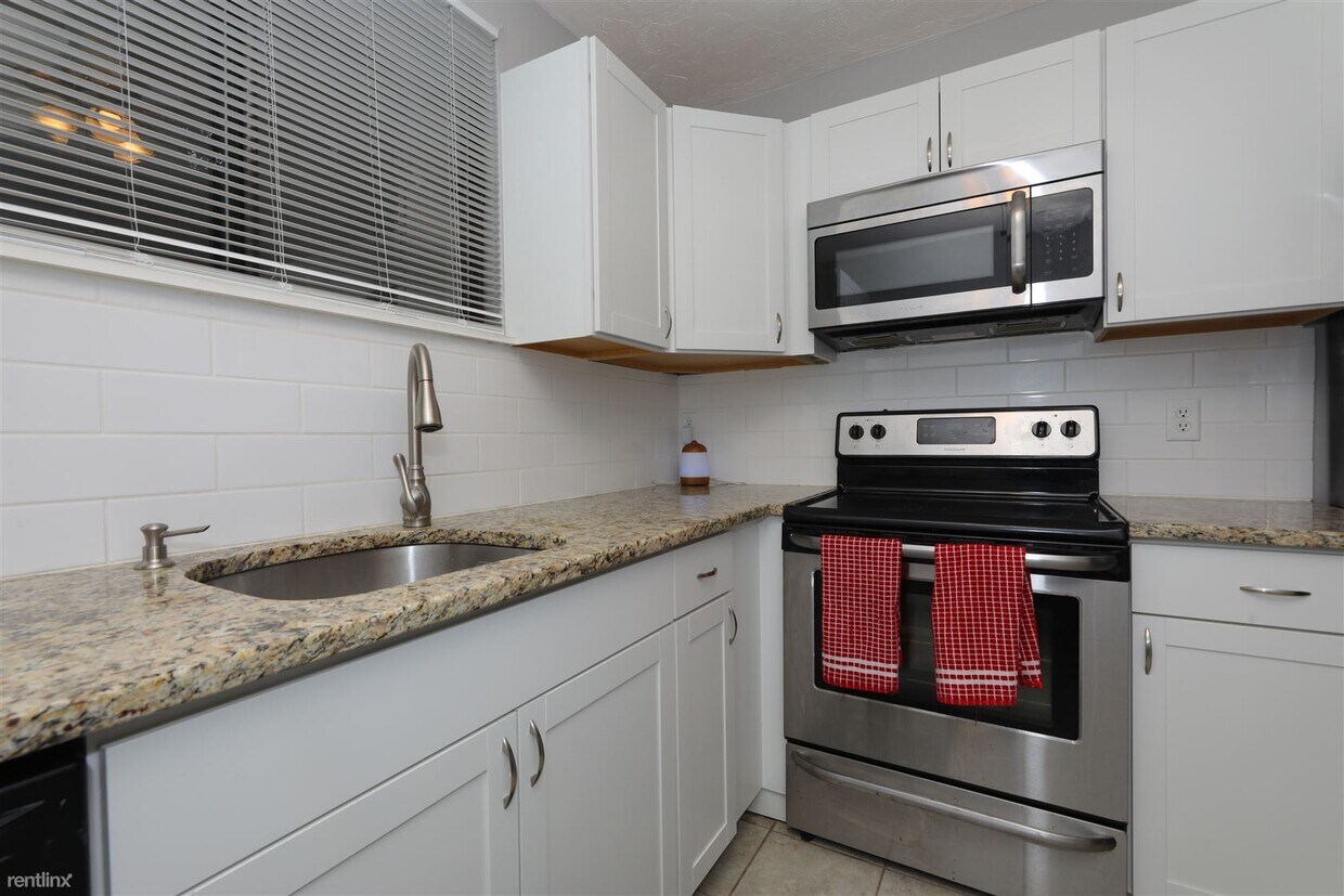 Primary Photo - 1 br, 1 bath Condo - 200 Fellsview Ter