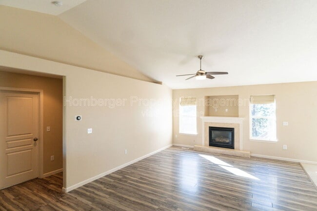 Building Photo - 7615 N Ash Ln