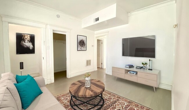 Building Photo - 6712 S Wabash Ave