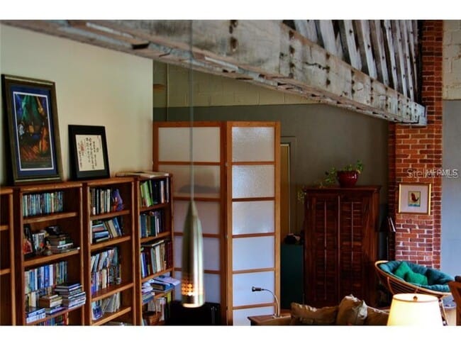Building Photo - 62 W Colonial Dr