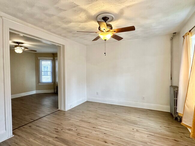 Foto del edificio - 519 S River St