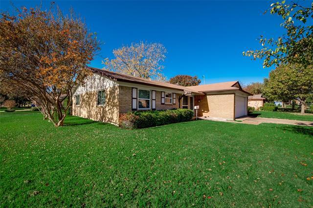 Building Photo - 4929 Pinehurst Dr