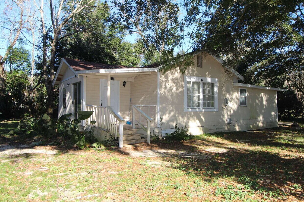 Primary Photo - Convenient 3BD/1BA Home Near NAS Pensacola...