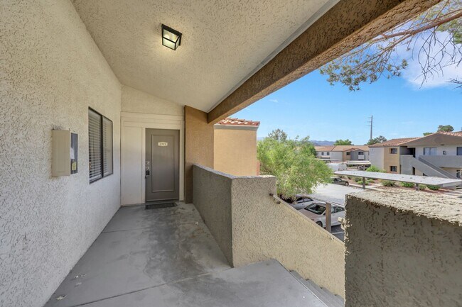 Foto del edificio - 3 bedroom condo on Desert Shores gated com...