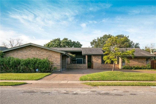 Building Photo - 5305 St Andrews Dr