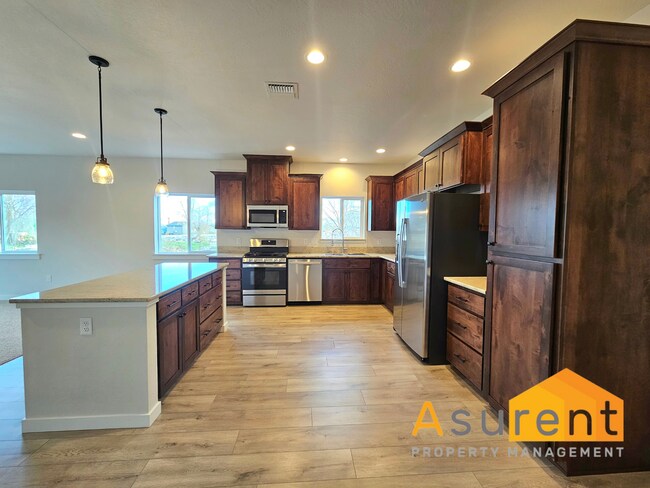 Foto del edificio - Newly Constructed 3 Bedroom, 2.5 bathroom SW Medford Home