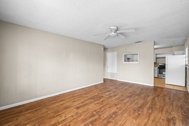 Building Photo - Cute 2 Bedroom Duplex, Minutes from TTU & ...