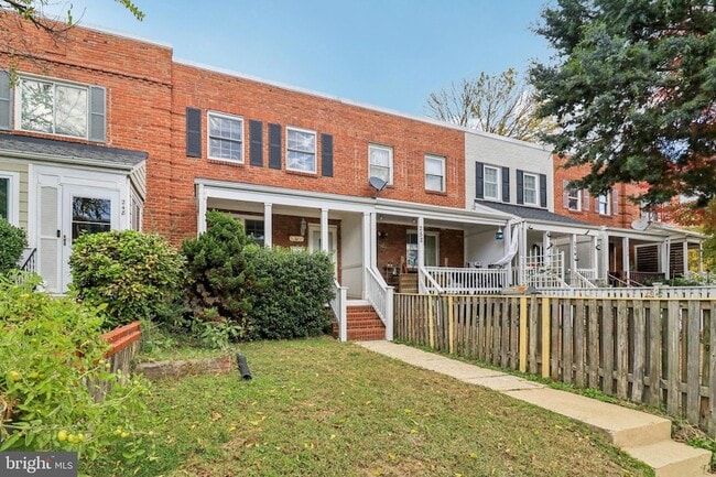 Photo - 250 Lynhaven Dr Townhome