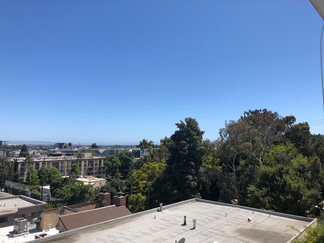 Building Photo - 11672 Rochester Ave