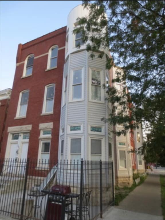 Building Photo - 2021 N Campbell Ave