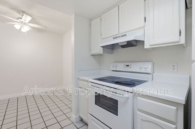 Foto del edificio - 240 E Beck Ln