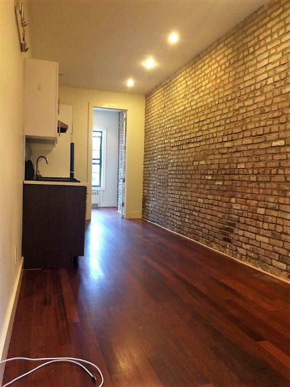 Building Photo - 1013 Pacific St