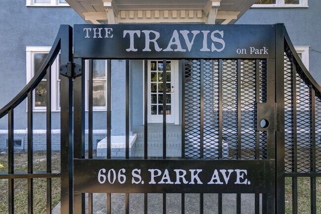 Foto del edificio - 606 S Park Ave