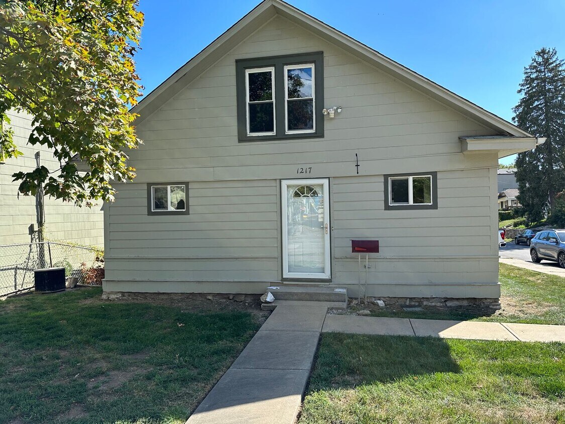 bright 4 bedroom single family home in KCMO! House Rental in Kansas City, MO