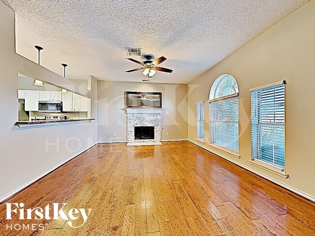 Building Photo - 5611 Chimney Rock Dr