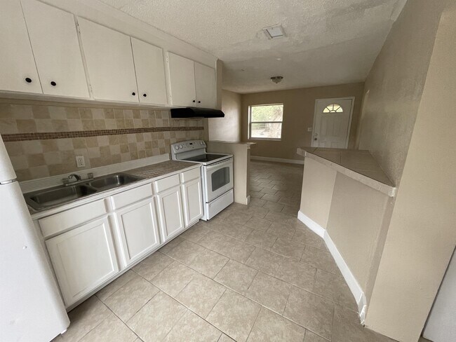 Foto del edificio - 3138 W 15th St