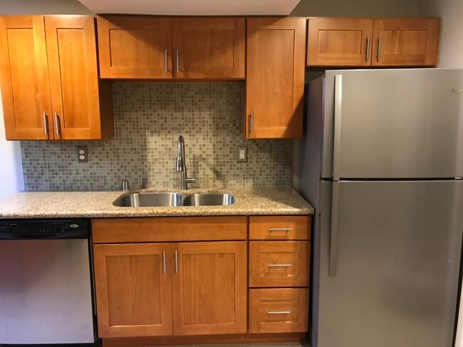 Building Photo - 706 N 188th St