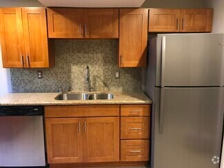 Building Photo - 706 N 188th St