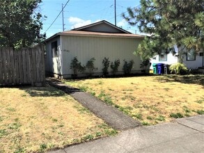 Building Photo - 6543 N Maryland Ave