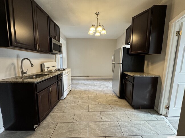 233 Avenida Fowler 1 - 223 Fowler Ave