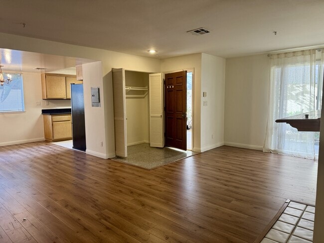 Foto del edificio - 451 S Oakland Ave