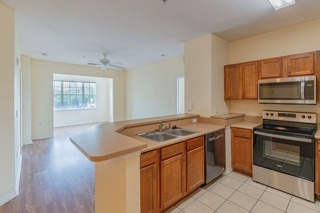Building Photo - Claire Ann Unit 208