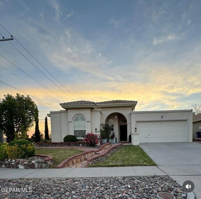 Building Photo - 1201 Desierto Seco Dr