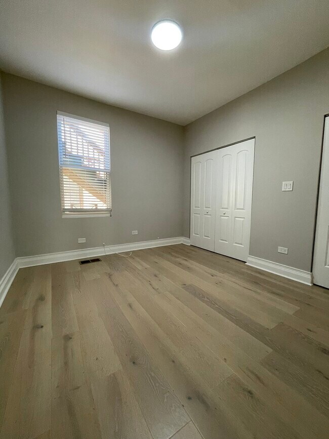 Building Photo - 1630 W Pierce Ave
