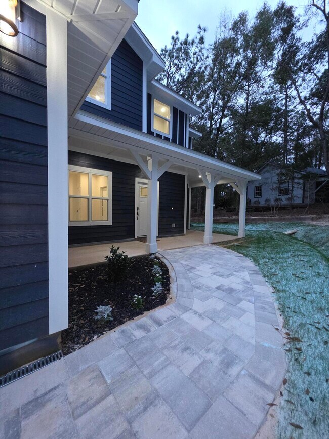Foto del edificio - 4699 Meadow Lake Dr