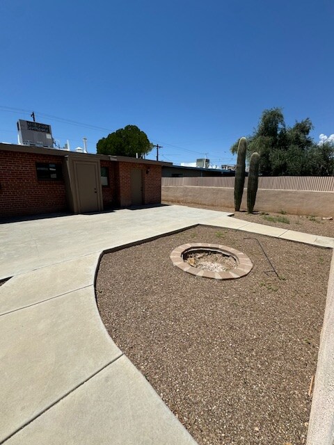 Building Photo - 120 N Campbell Ave