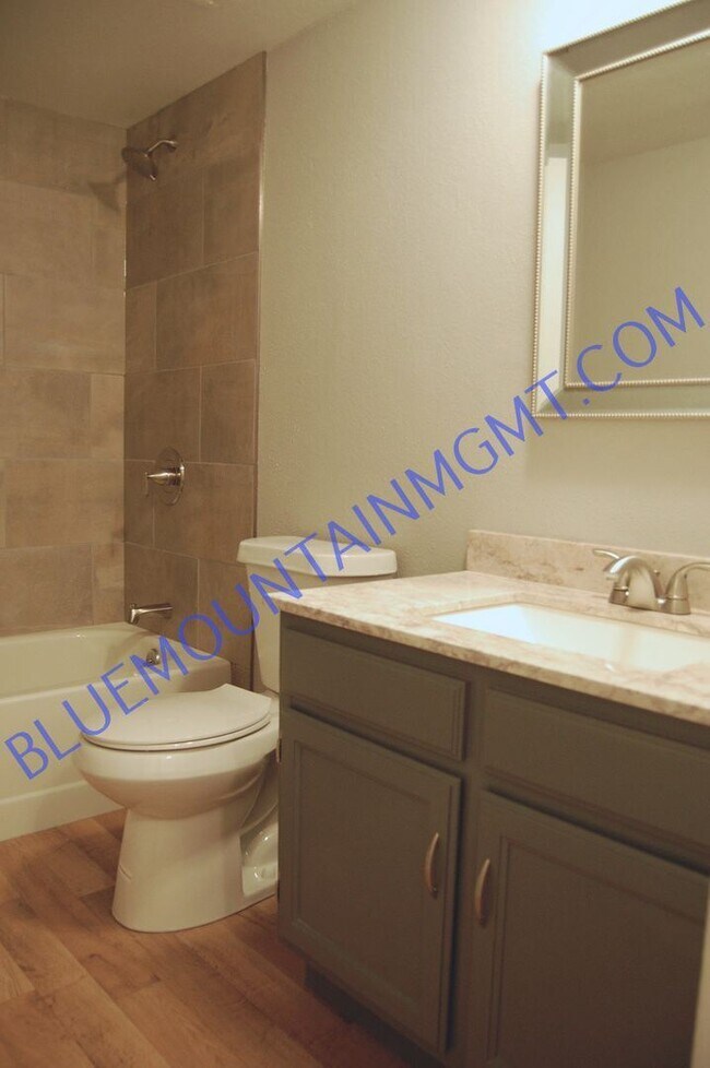 Building Photo - 2255-2261 Split Rock Dr