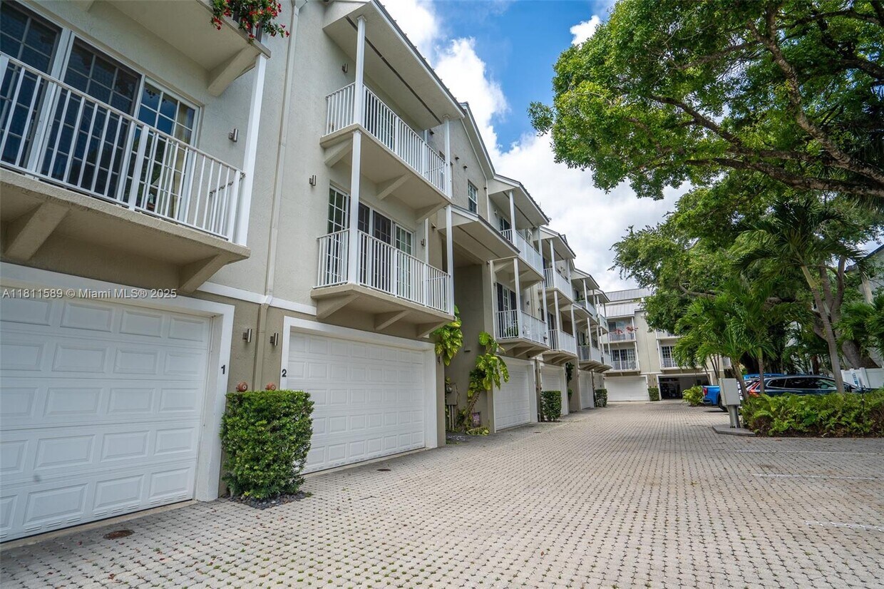 Foto principal - 2685 NE 9th Ave