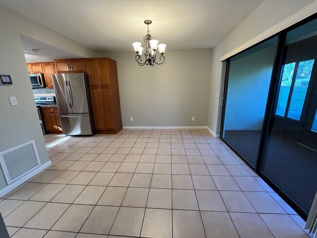 Foto del edificio - JUST REDUCED! Modern meets Contemporary: G...